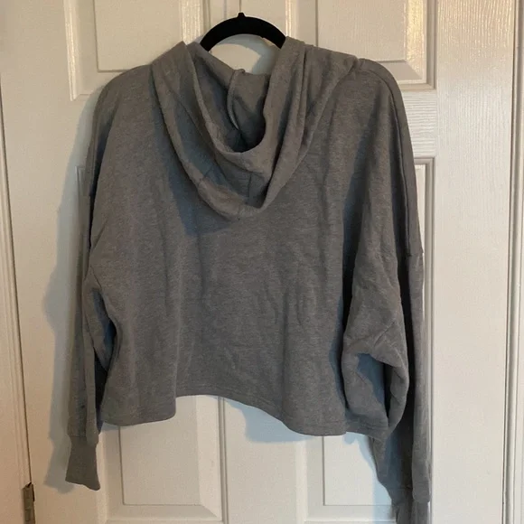 Under Armour women’s Project Rock cropped cotton hoodie with tags attached. RARE - Picture 2 of 4